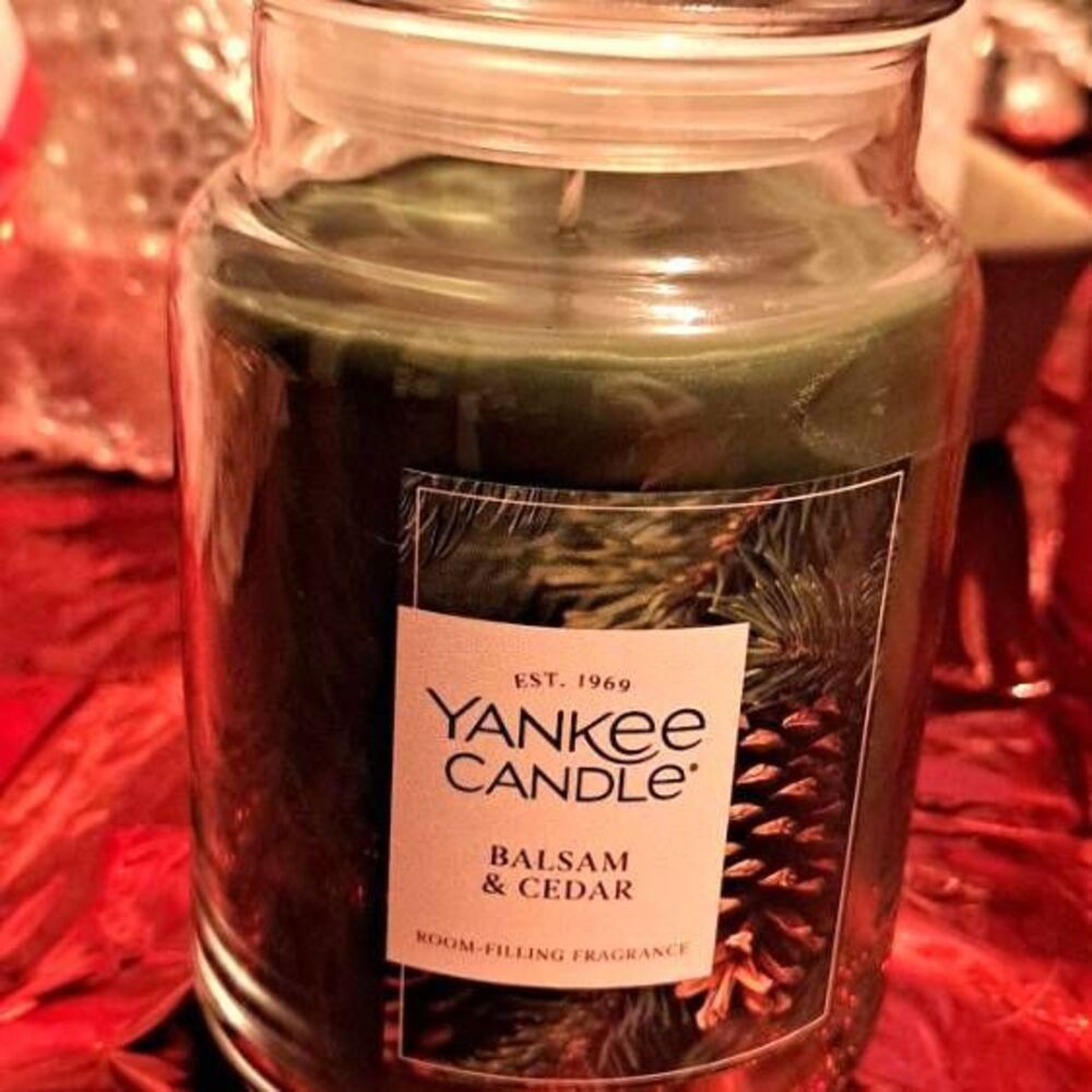 Yankee Candle Balsam & Cedar 22 oz Large Jar Candle Green Christmas NEW